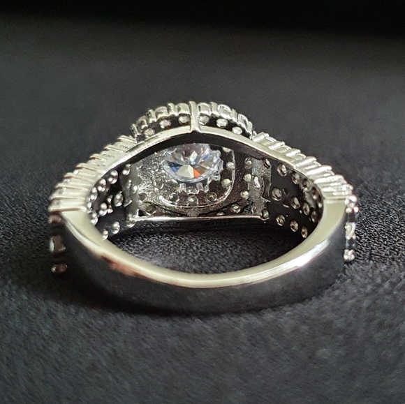 Gorgeous Inlaid Diamond Sparkling Ring - Picture 4 of 6